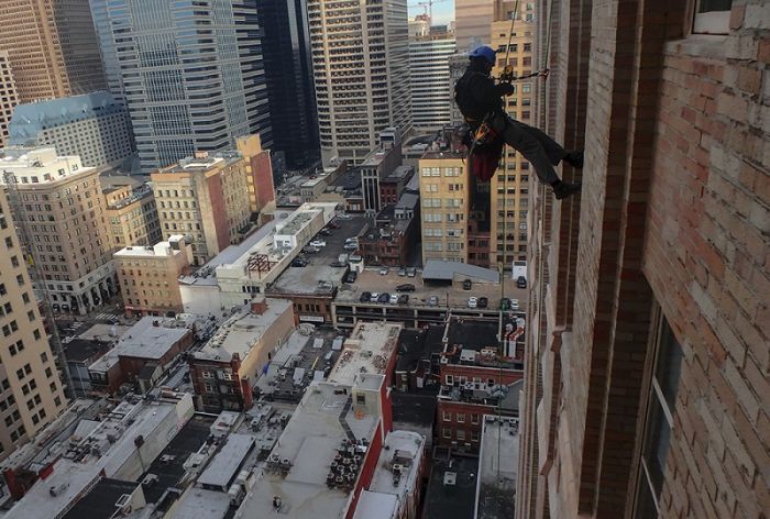 Structural Engineer | Facade Restoration | 1500 Walnut | Philadelphia, PA | Side view of worker scaling building | O’Donnell & Naccarato